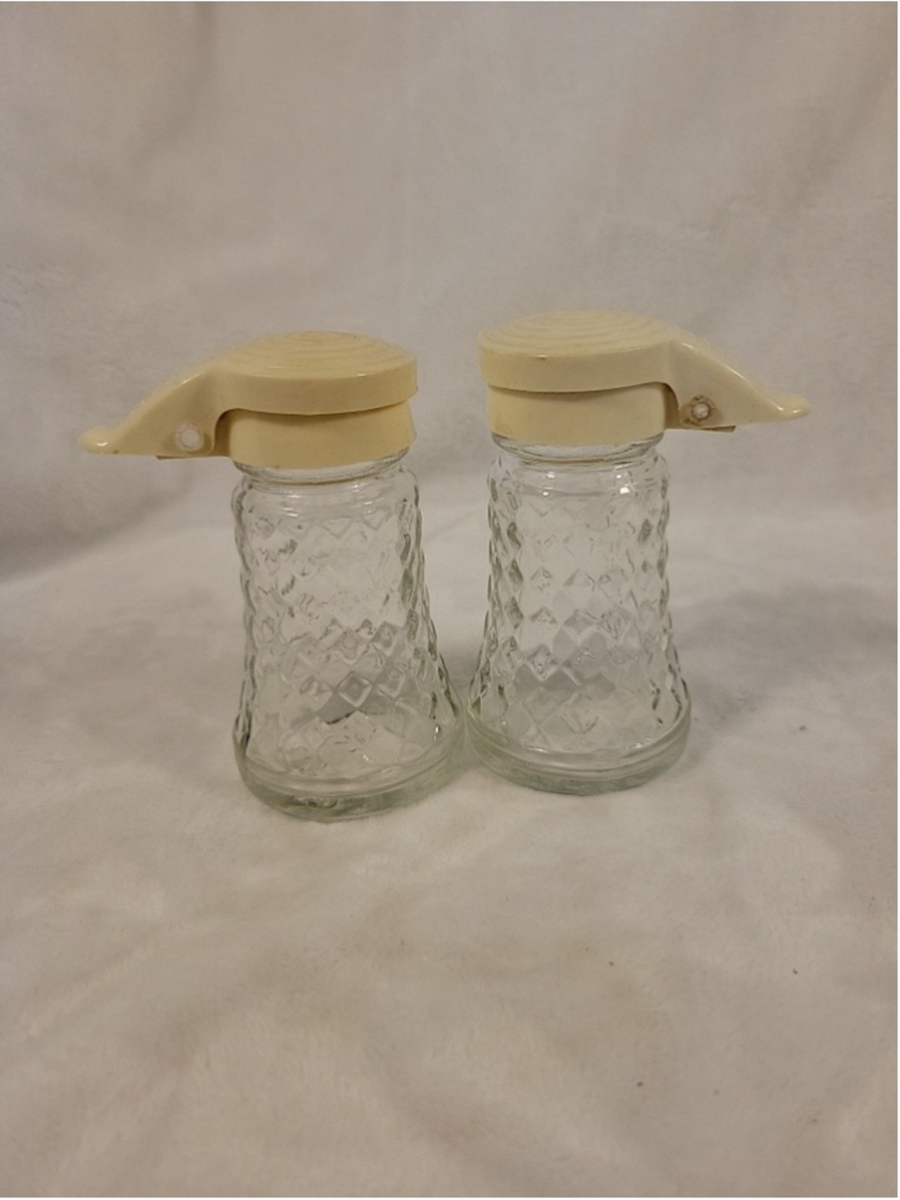 Vtg 1950's Daniell's Glass Salt & Pepper Shaker Set Flip-Top Tan Top